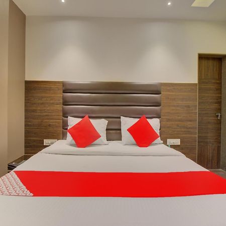 Oyo 35844 Hotel Lotus Residency Szangli Kültér fotó