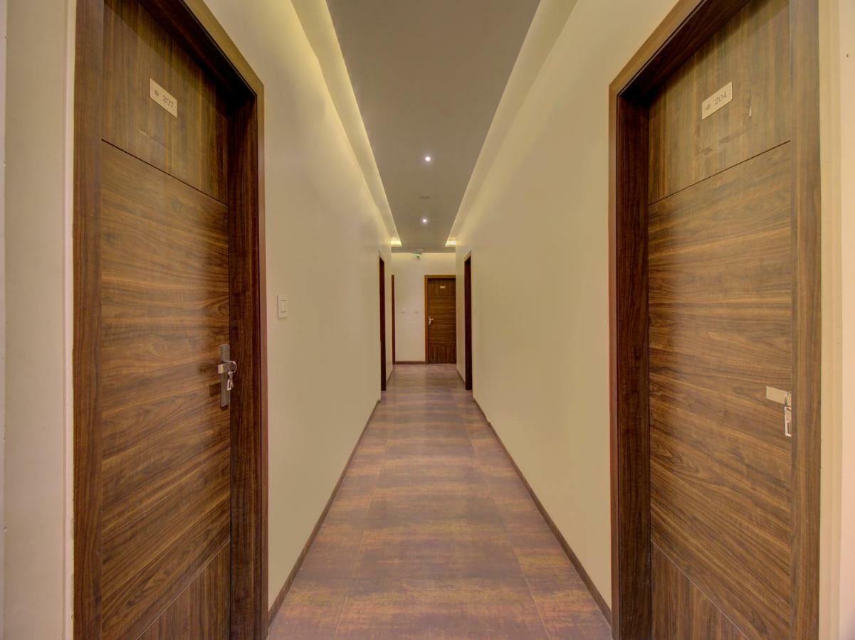 Oyo 35844 Hotel Lotus Residency Szangli Kültér fotó