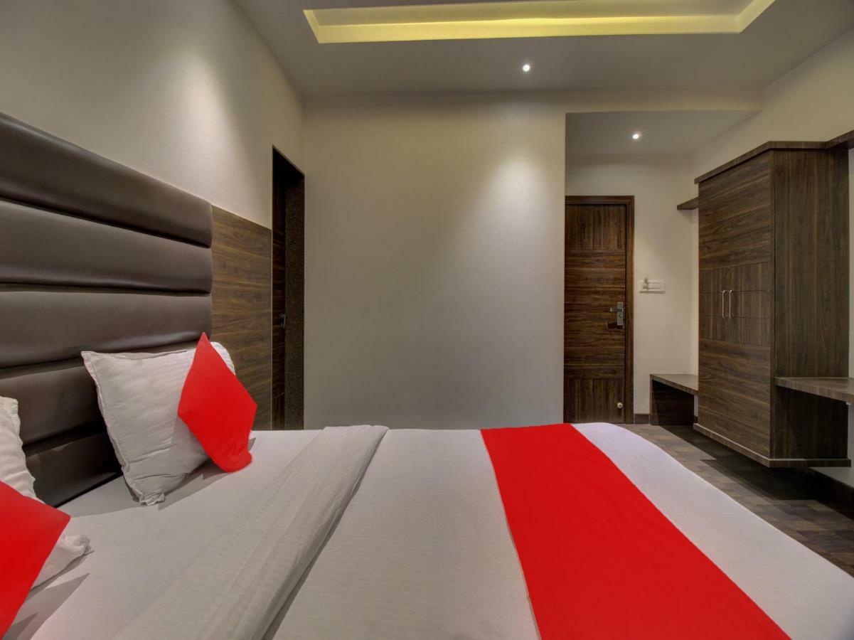 Oyo 35844 Hotel Lotus Residency Szangli Kültér fotó