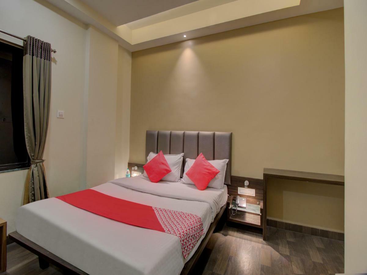 Oyo 35844 Hotel Lotus Residency Szangli Kültér fotó