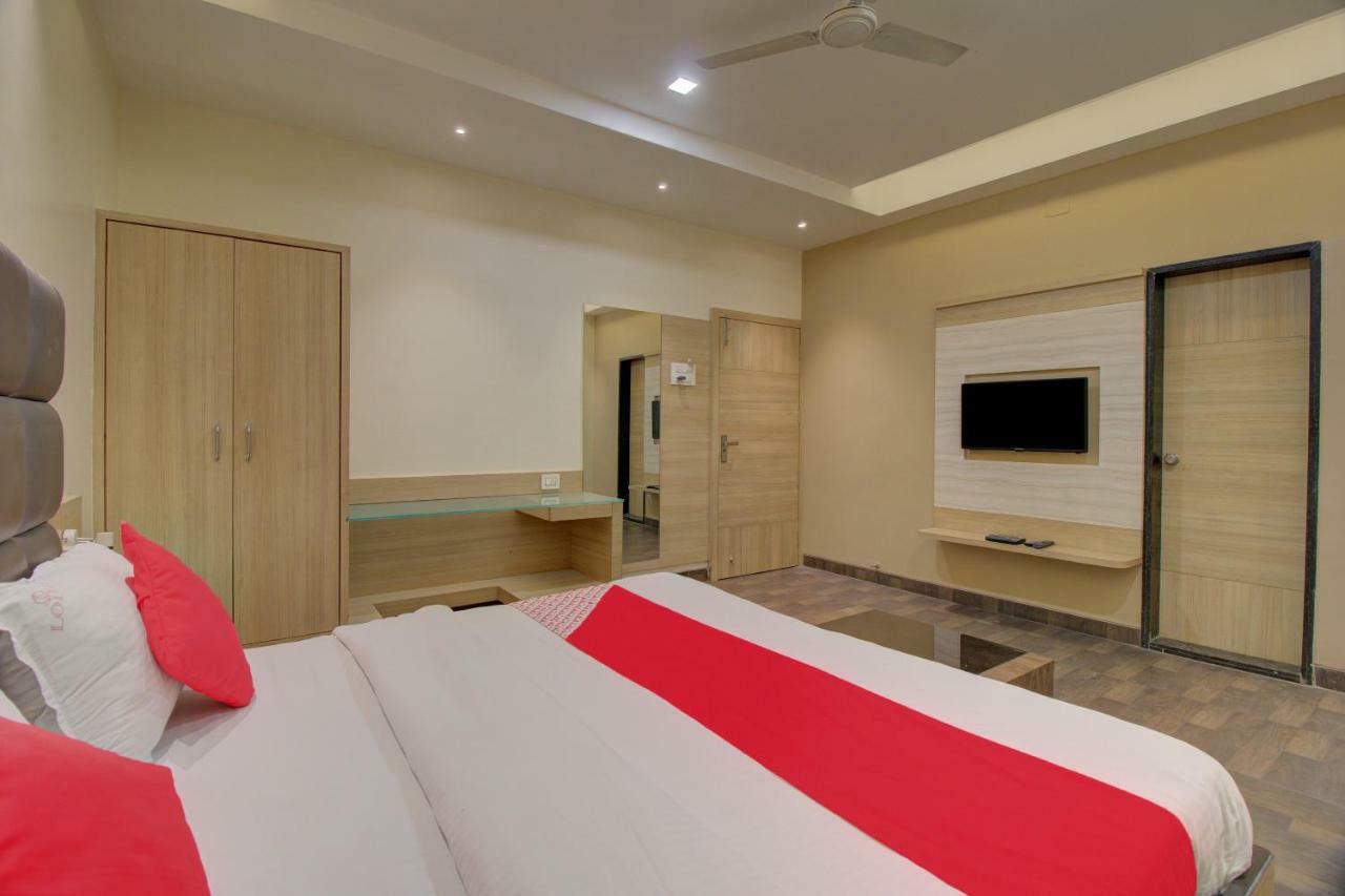 Oyo 35844 Hotel Lotus Residency Szangli Kültér fotó