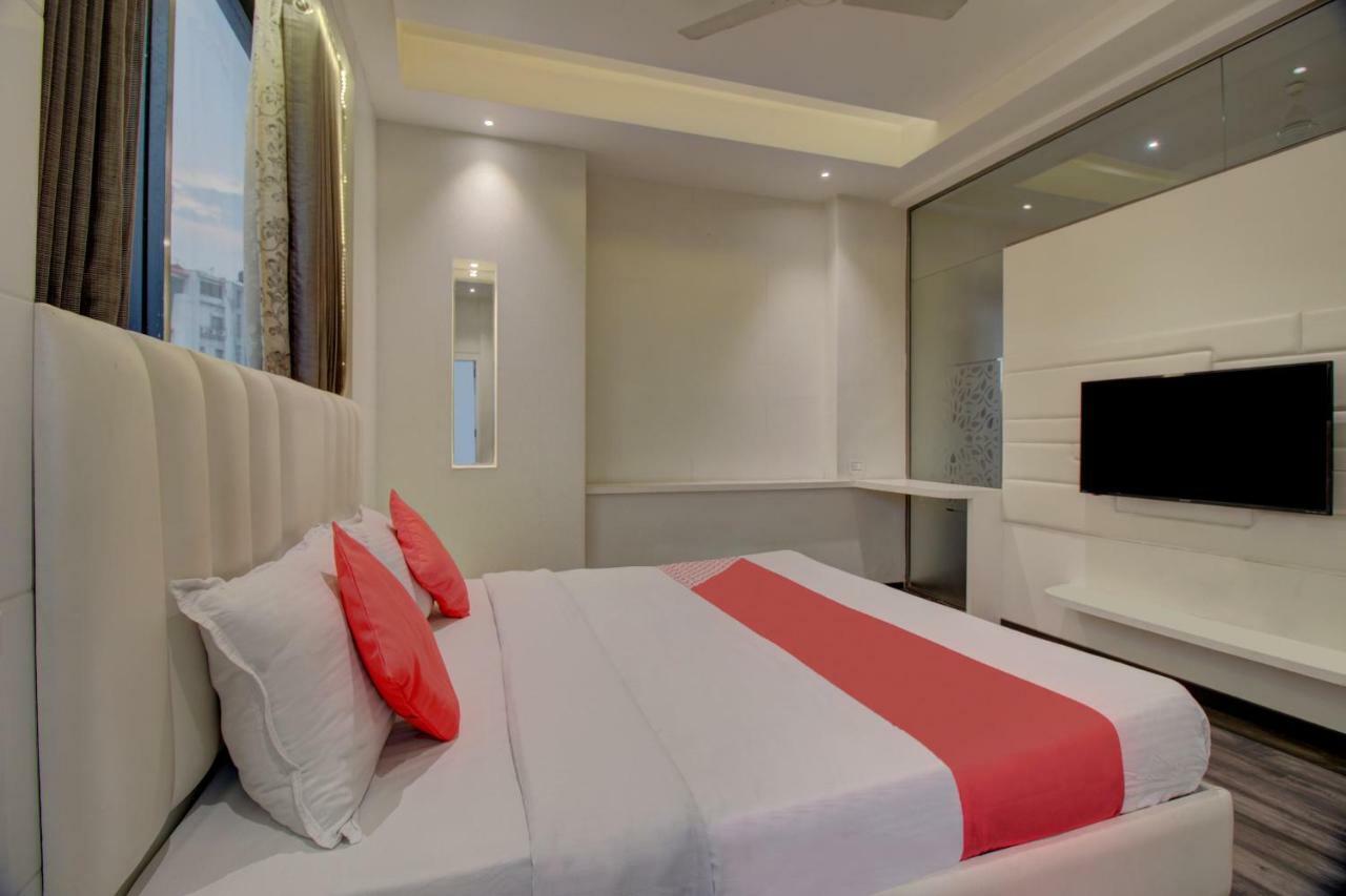 Oyo 35844 Hotel Lotus Residency Szangli Kültér fotó