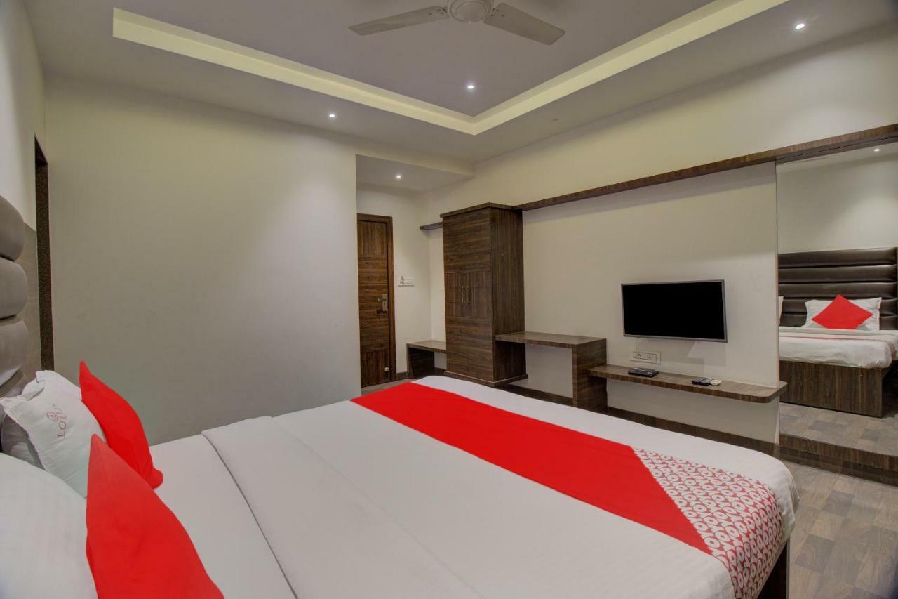 Oyo 35844 Hotel Lotus Residency Szangli Kültér fotó